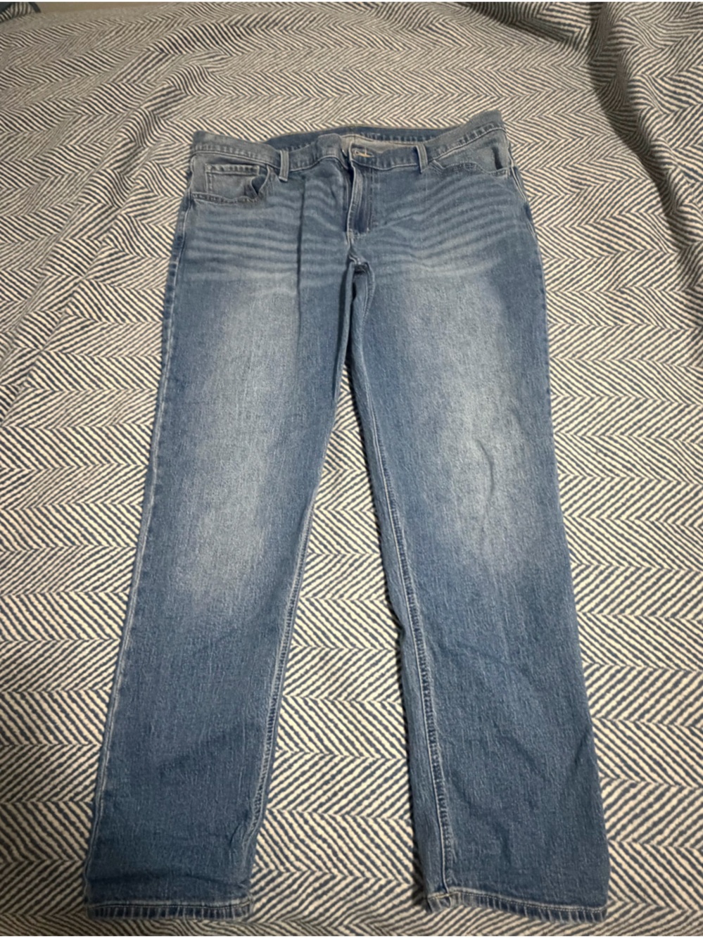 Old Navy Mid-rise WOW Boyfriend Jeans - Size 16
